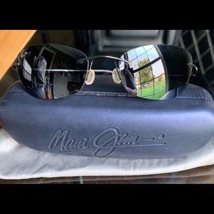 Maui Jim sunglasses blue with case and cloth